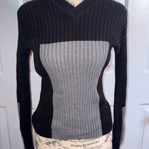 Women's Black and Gray Ribbed Sweater
